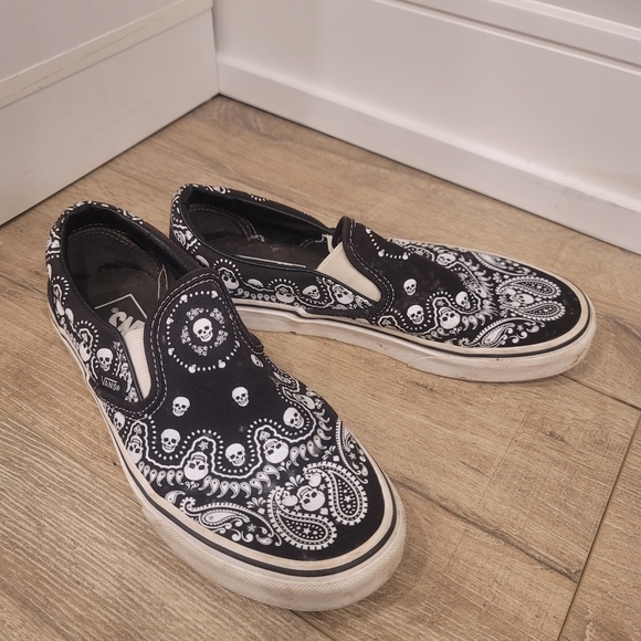 Vans Shoes - 💀Vans Women's Black Skull Slip-On Shoes
